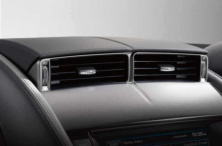 Jaguar F-Type Convertible Active center air vents up