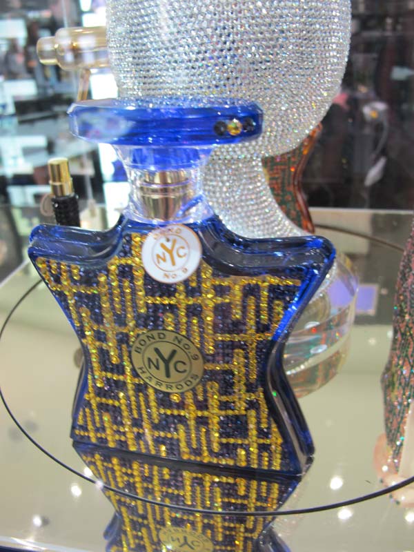 bondno9-parfume.swarvoski-bottle