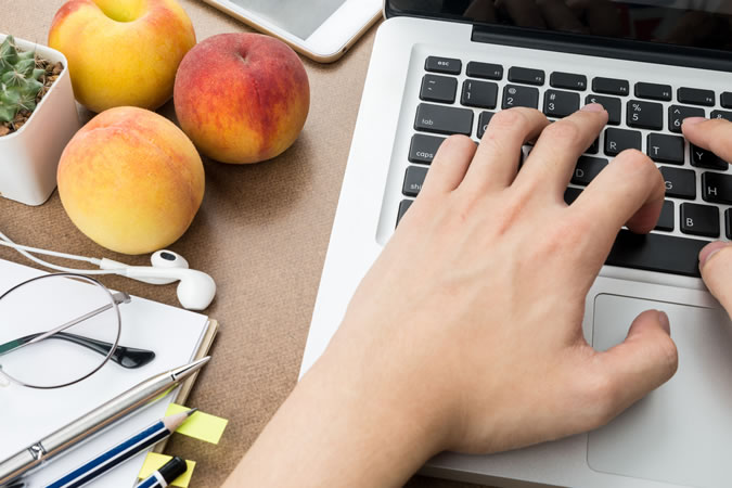 Take healthy snacks to work to eat when you're hungry