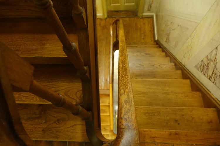 haas-op-het-vrijthof-the-famous-vrijthof-square-menstylefashion-maastricht-1-jpg-wodden-floor-staircase