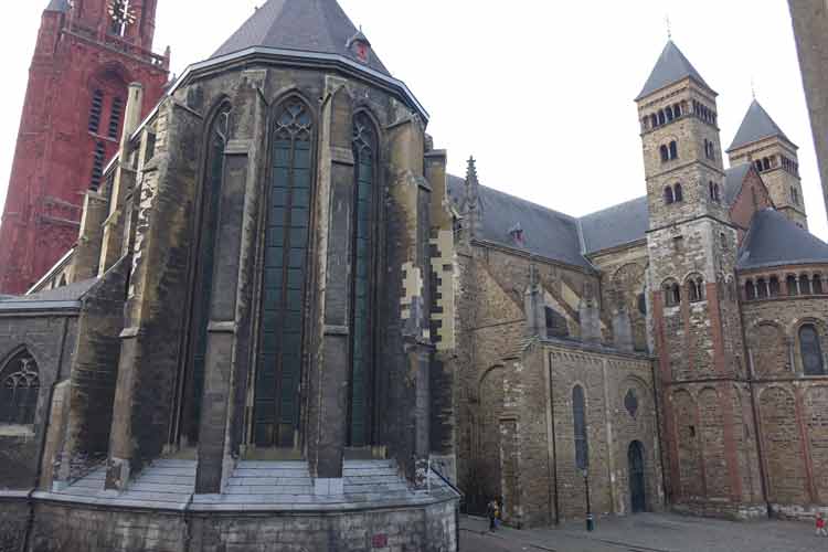 haas-op-het-vrijthof-the-famous-vrijthof-square-menstylefashion-maastricht-4