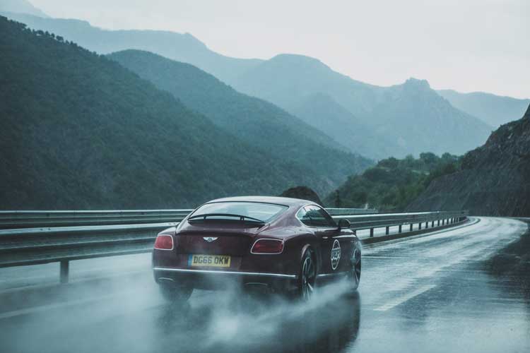 Oneliferally – The Battle Of The Super Car Race