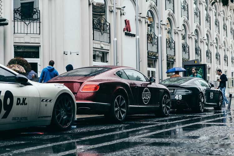 Oneliferally – The Battle Of The Super Car Race