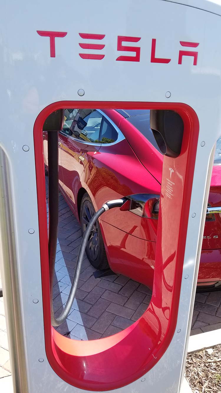 Tesla Model S 100D – The Silent Electric Power House