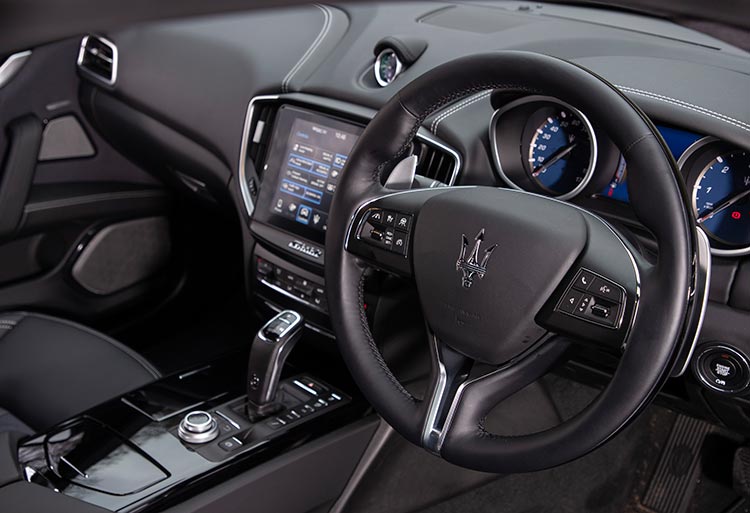 Maserati-Levante-GranSport---L300-NTE---Nero-Ribelle-(104)-MenStyleFashion-2019-review-lifestyle-car