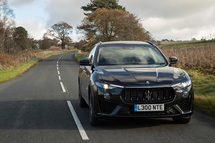 Maserati-Levante-GranSport---L300-NTE---Nero-Ribelle-(104)-MenStyleFashion-2019-review-lifestyle-car